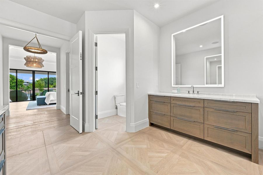 SECOND FLOOR PRIMARY BATHROOM