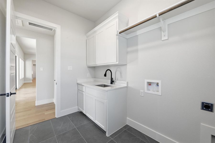 Furnished interior view inside a new home in Aledo Heights - Aledo ISD, Aledo (Image 20).