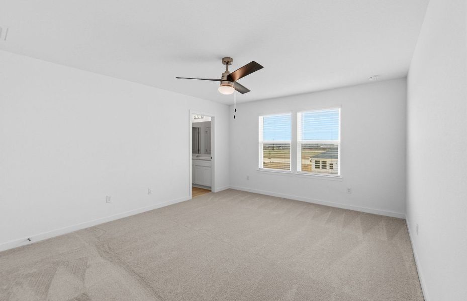 Spacious, unfurnished interior of a new home in Vantage, San Marcos (Image 26).