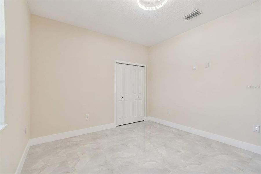 Spacious, unfurnished interior of a new home in , Tampa (Image 32).