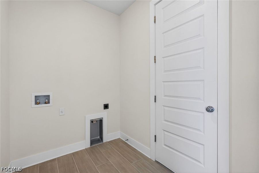 Spacious, unfurnished interior of a new home in Cape Coral, Cape Coral (Image 26). Spacious, unfurnished interior of a new home in Cape Coral, Cape Coral (Image 26).