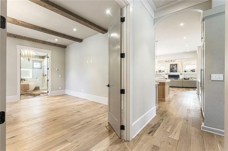 Spacious, unfurnished interior of a new home in , Alpharetta (Image 95).