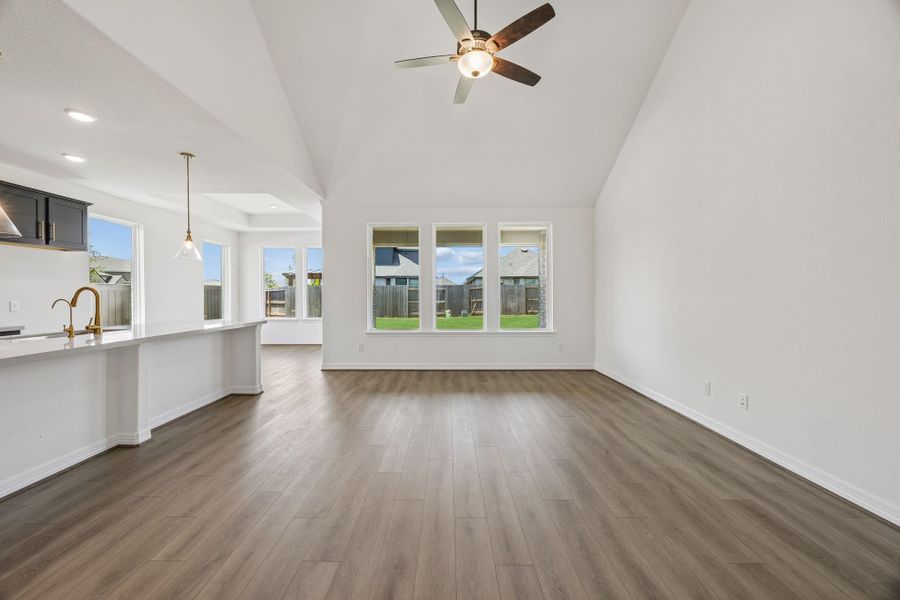 Spacious, unfurnished interior of a new home in Brookewater, Rosenberg (Image 15).