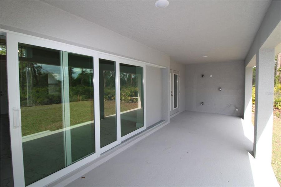 Exterior details and patio area of a home in , Port Charlotte (Image 4).