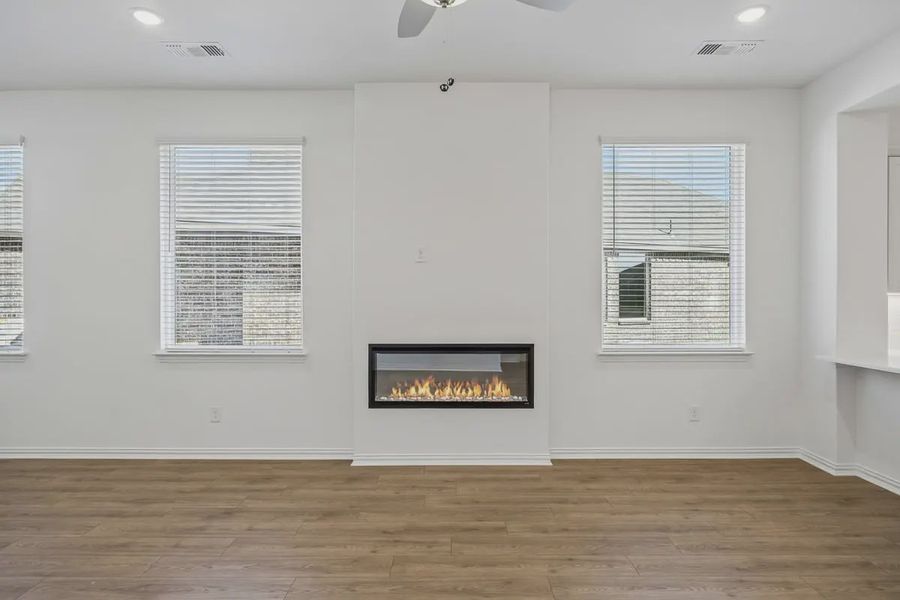 Spacious, unfurnished interior of a new home in Bel Air Village, Sherman (Image 18).