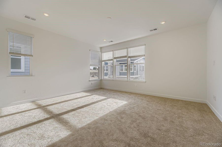 Spacious, unfurnished interior of a new home in Vermilion Creek, Centennial (Image 11). Spacious, unfurnished interior of a new home in Vermilion Creek, Centennial (Image 11).