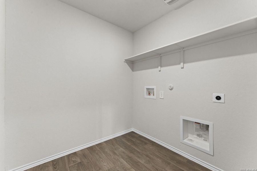 Spacious, unfurnished interior of a new home in Navarro Fields, Seguin (Image 22).