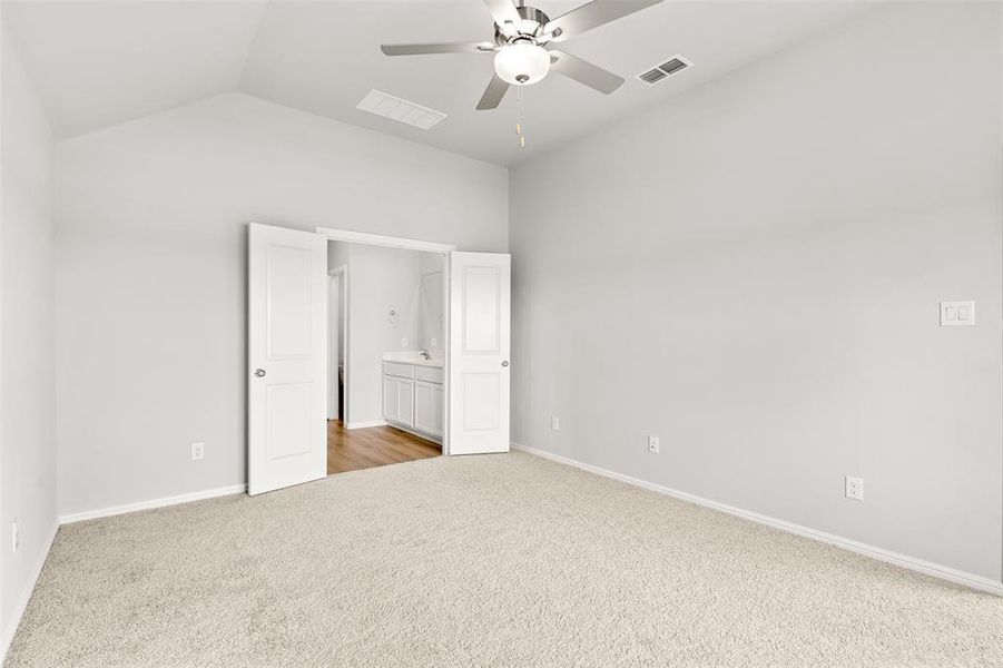Spacious, unfurnished interior of a new home in Verandah, Royse City (Image 17).