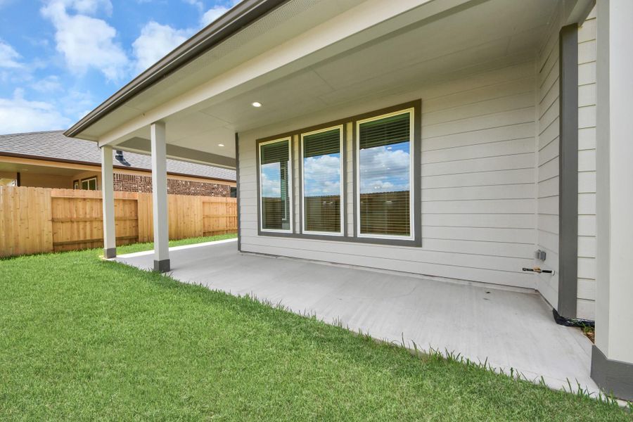 Come and see this spacious backyard with its beautiful covered patio. There is plenty of room for the kids to play and adults to relax. Perfect for your outdoor living space, patio furniture, bbq pit, and so much more. The possibilities are endless! Come and see this spacious backyard with its beautiful covered patio. There is plenty of room for the kids to play and adults to relax. Perfect for your outdoor living space, patio furniture, bbq pit, and so much more. The possibilities are endless!