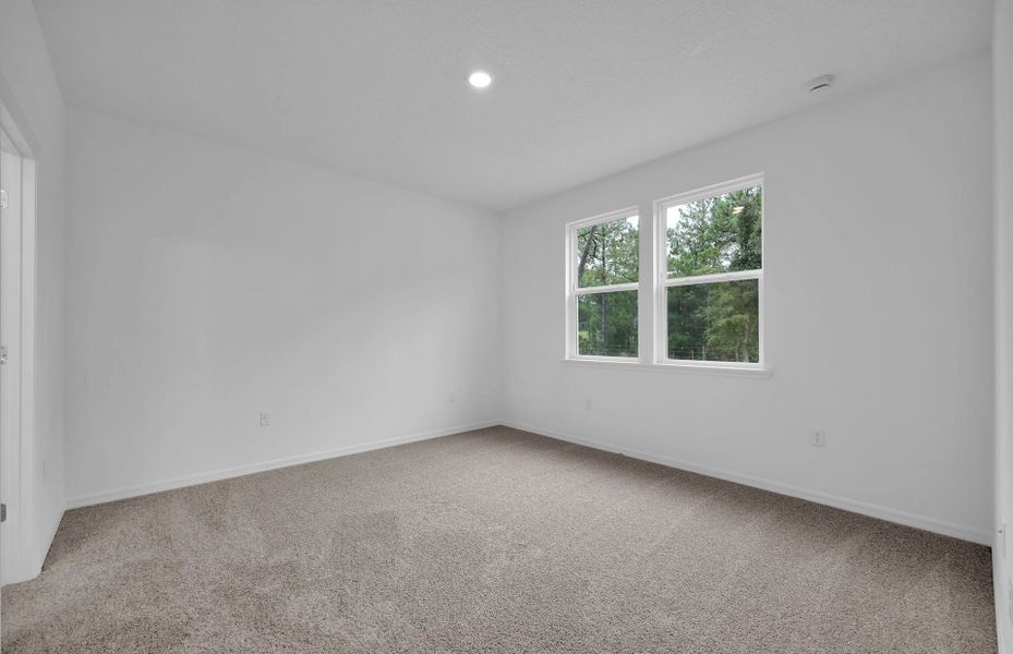 Spacious, unfurnished interior of a new home in Hyland Trail, Green Cove Springs (Image 12).