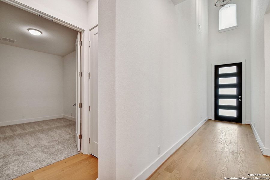 Spacious, unfurnished interior of a new home in Homestead, Schertz (Image 17).