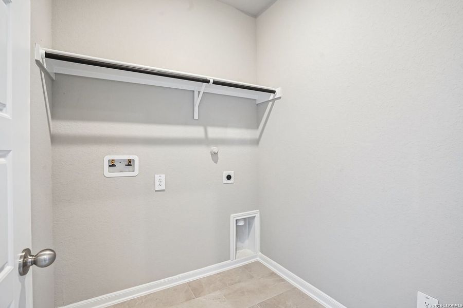 Spacious, unfurnished interior of a new home in Kallison Ranch, San Antonio (Image 33).