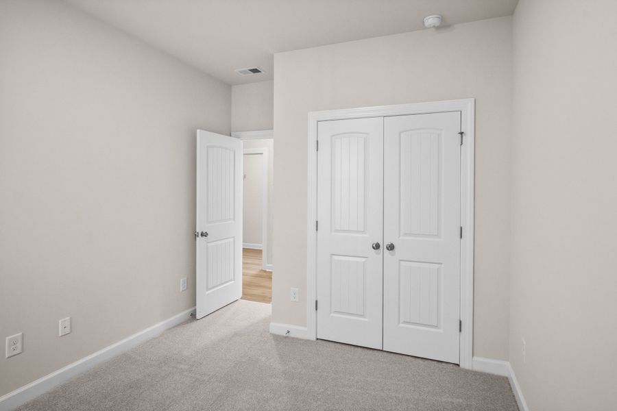 Spacious, unfurnished interior of a new home in Coastal Club of the Carolinas, Calabash (Image 18).