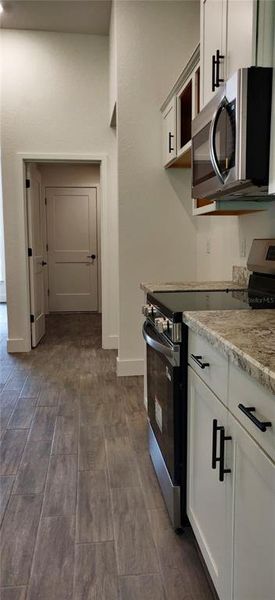 Furnished interior view inside a new home in Royal Highlands, Weeki Wachee (Image 7).