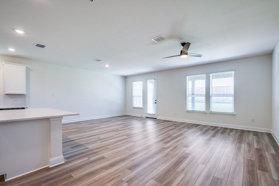 Spacious, unfurnished interior of a new home in Sierra Vista at Kelly Ranch, Aledo (Image 7).