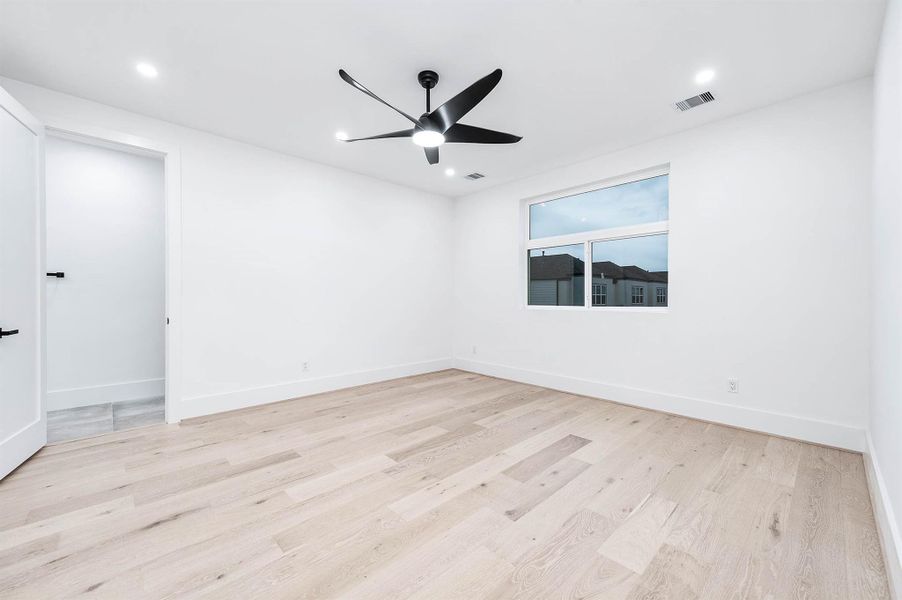 Spacious, unfurnished interior of a new home in , Houston (Image 36).