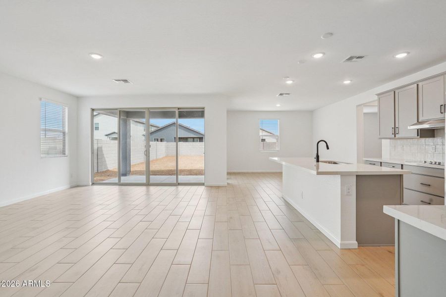 6-web-or-mls-W Brown St-S0104-006