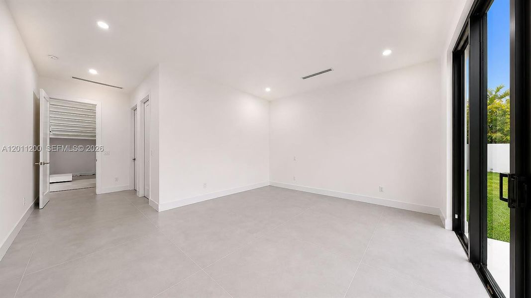 Spacious, unfurnished interior of a new home in , Miami Lakes (Image 75).