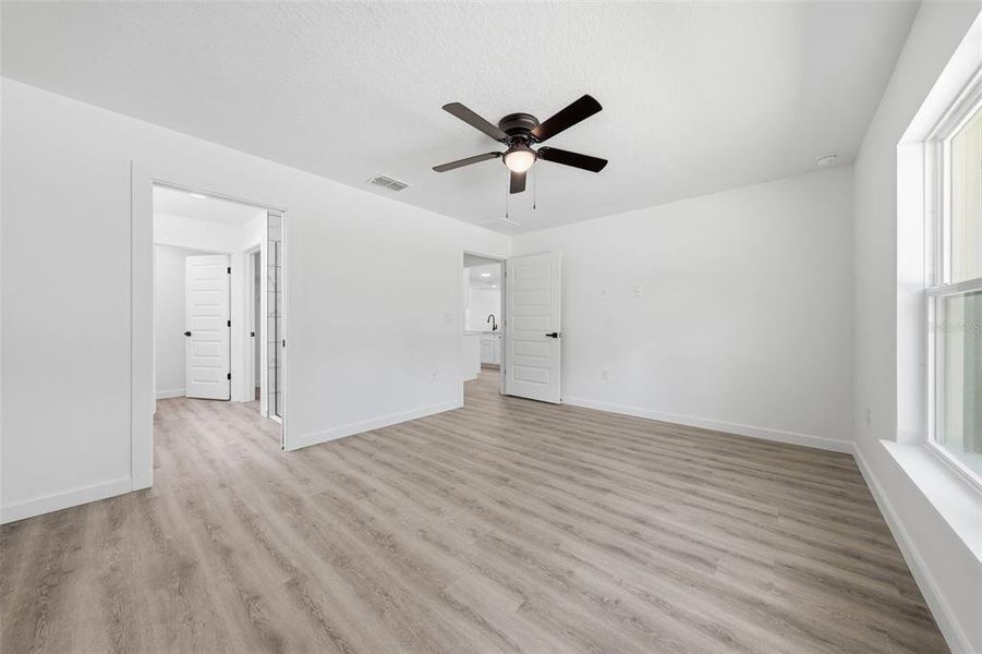 Spacious, unfurnished interior of a new home in , Dunnellon (Image 23).