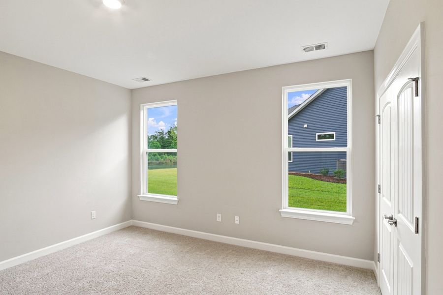 Spacious, unfurnished interior of a new home in Coastal Club of the Carolinas, Calabash (Image 16).