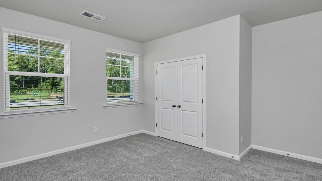 Spacious, unfurnished interior of a new home in Sease's Pond, Gilbert (Image 16).