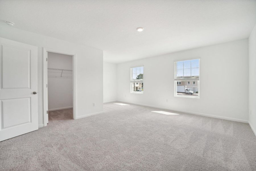 Spacious, unfurnished interior of a new home in Halstead, Moncks Corner (Image 7).