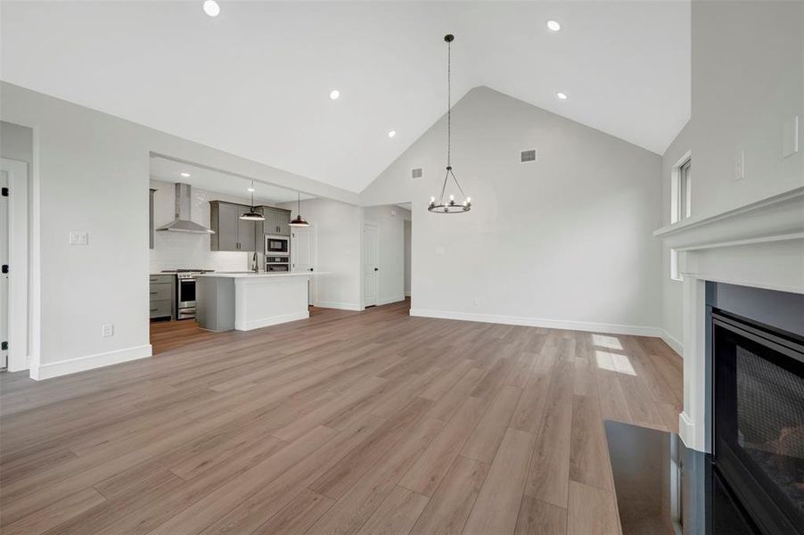 Spacious, unfurnished interior of a new home in Heritage Ranch, Sherman (Image 20).