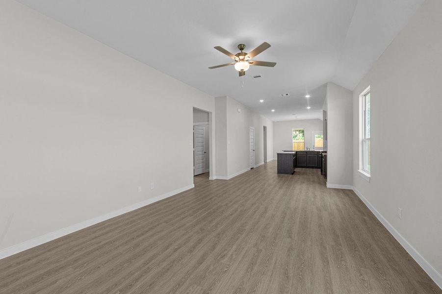 Spacious, unfurnished interior of a new home in Lexington Heights, Willis (Image 12).