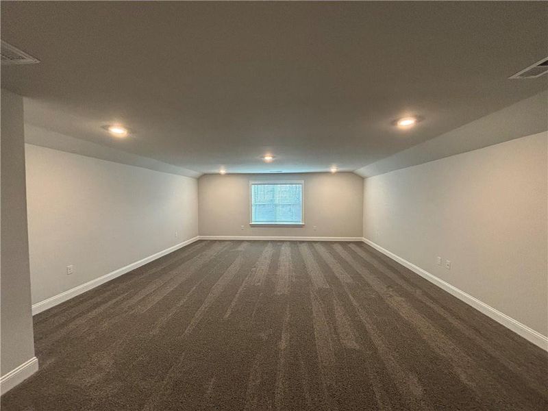 Spacious, unfurnished interior of a new home in Tuscany Hills, Douglasville (Image 24).