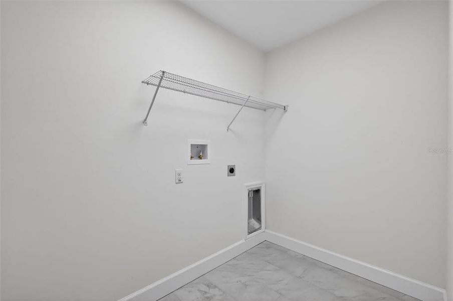 Spacious, unfurnished interior of a new home in , Dunnellon (Image 18).