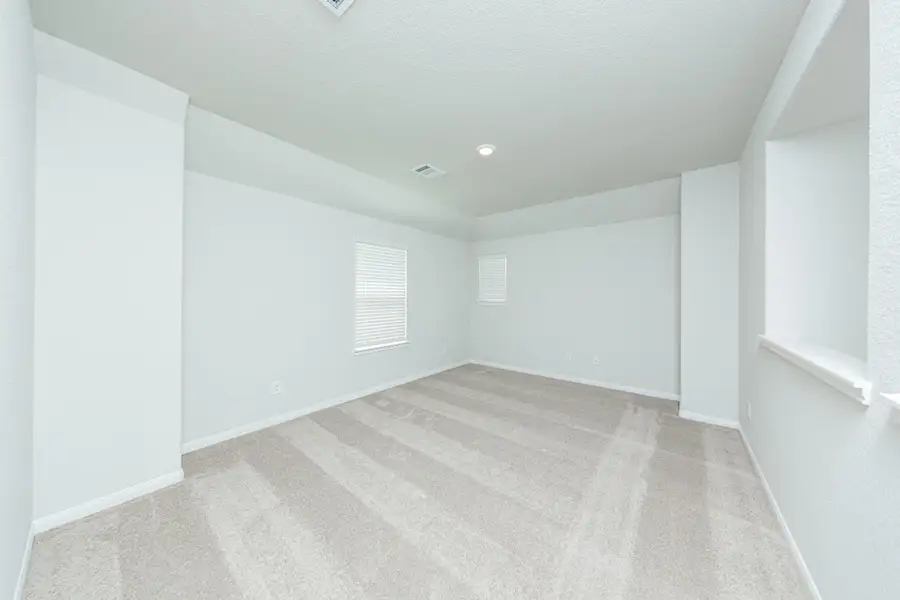 Spacious, unfurnished interior of a new home in River's Edge, Conroe (Image 11).