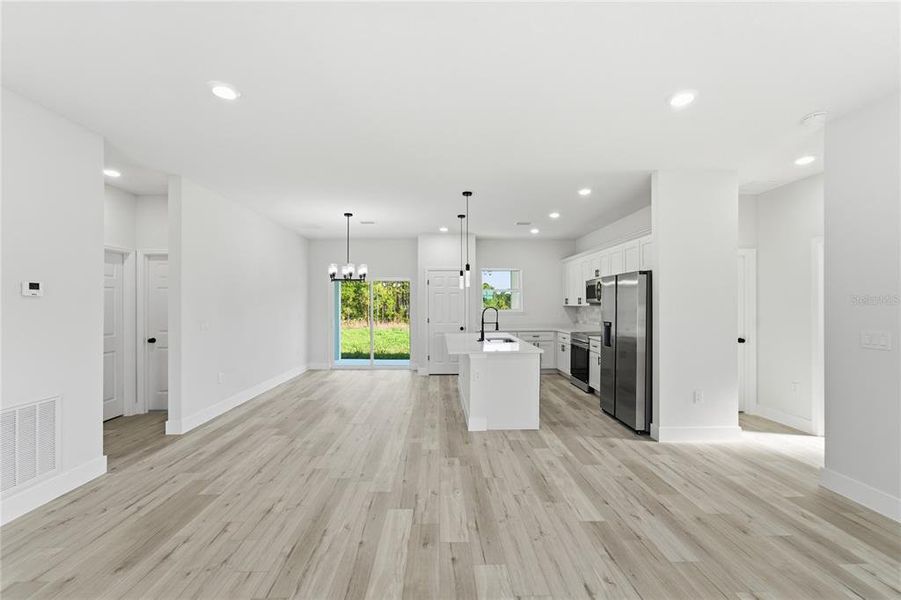 Spacious, unfurnished interior of a new home in , Citrus Springs (Image 28).
