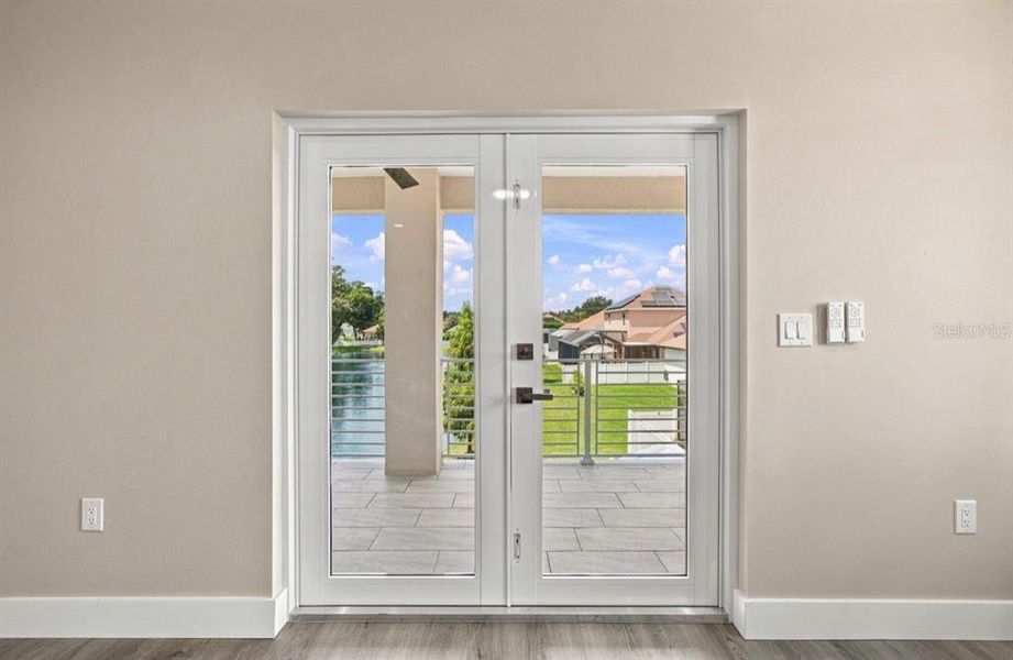 Spacious, unfurnished interior of a new home in , Tampa (Image 64).