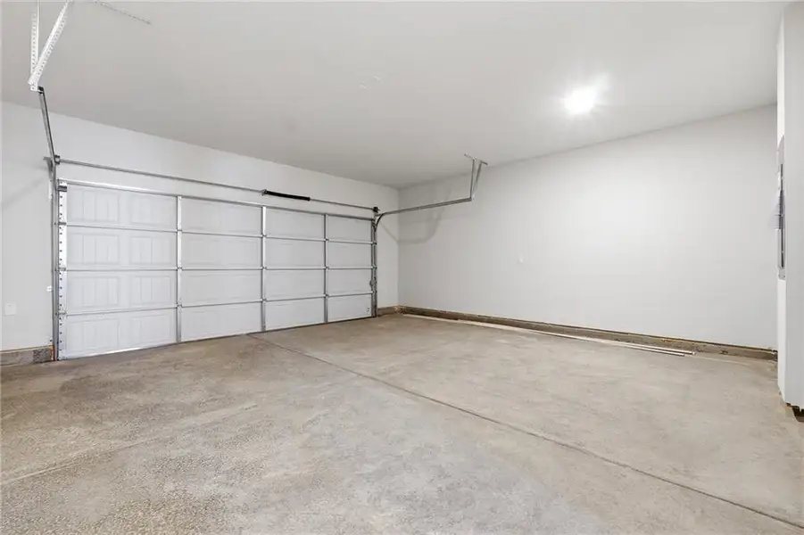 Spacious, unfurnished interior of a new home in Parkway James, Snellville (Image 13). Spacious, unfurnished interior of a new home in Parkway James, Snellville (Image 13).