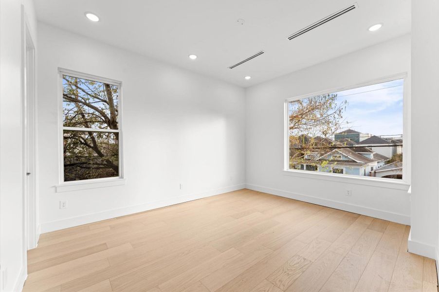 Spacious, unfurnished interior of a new home in , Houston (Image 21).