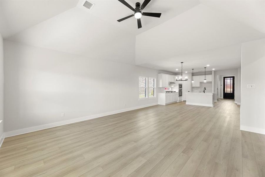 16_18. 1117 Flamingo - Bath (2)