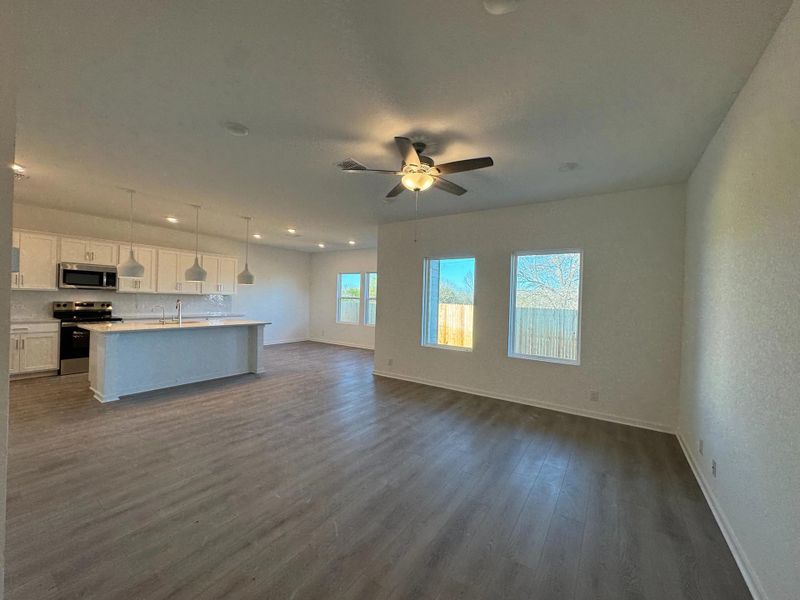 Kitchen & Family Kitchen & Family