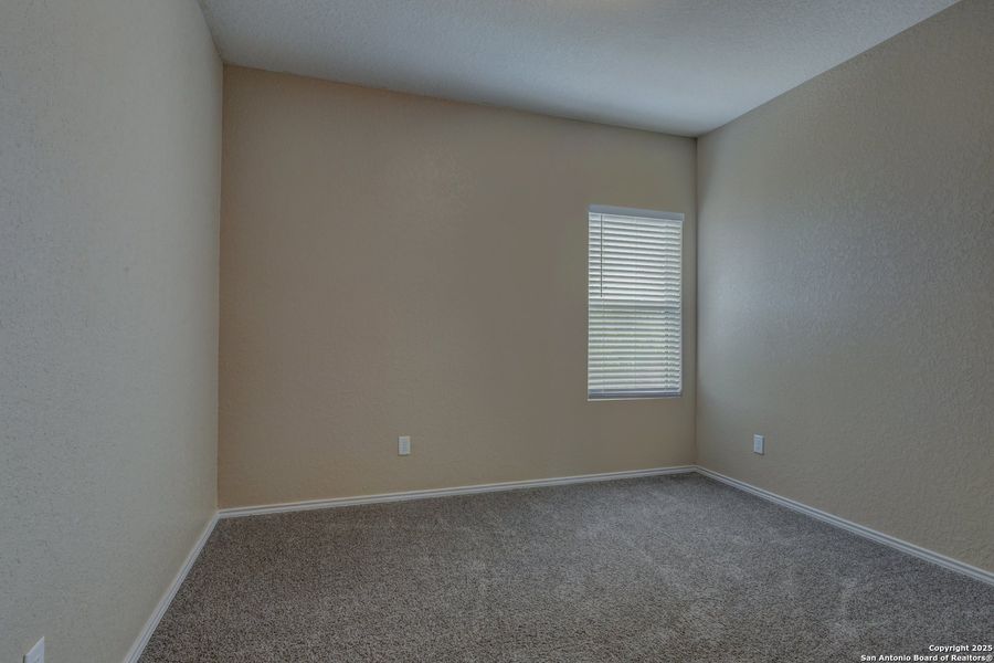 Spacious, unfurnished interior of a new home in Somerset Trails, San Antonio (Image 13).