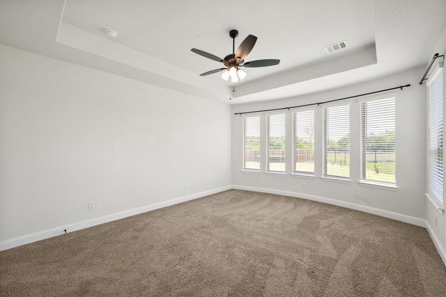 Spacious, unfurnished interior of a new home in Oaks of North Grove, Waxahachie (Image 25).