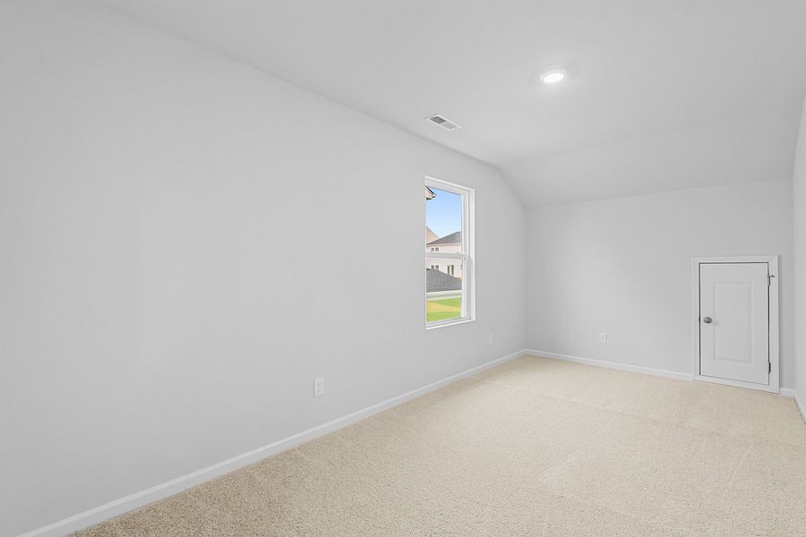 Spacious, unfurnished interior of a new home in Hanes Lake, Winston-Salem (Image 33).