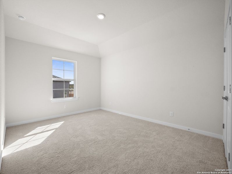 Spacious, unfurnished interior of a new home in Veranda: Classic, San Antonio (Image 11).