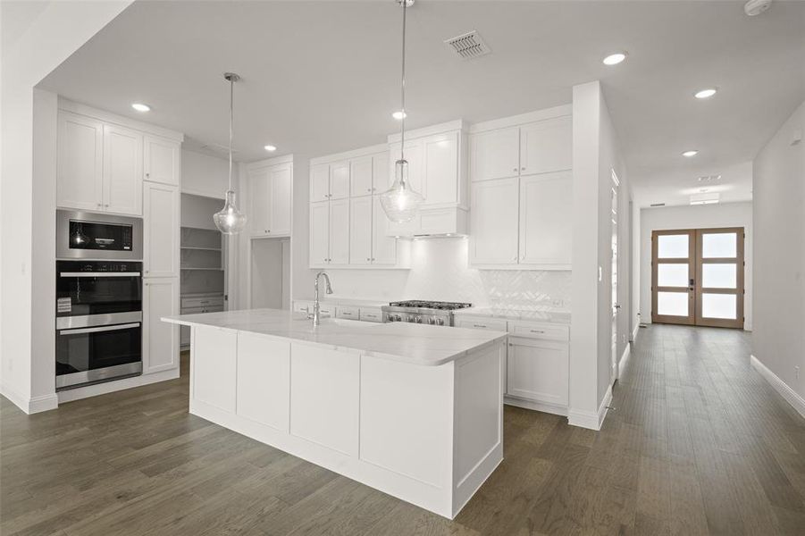 Furnished interior view inside a new home in Walsh Ranch 60', Fort Worth (Image 12). Furnished interior view inside a new home in Walsh Ranch 60', Fort Worth (Image 12).