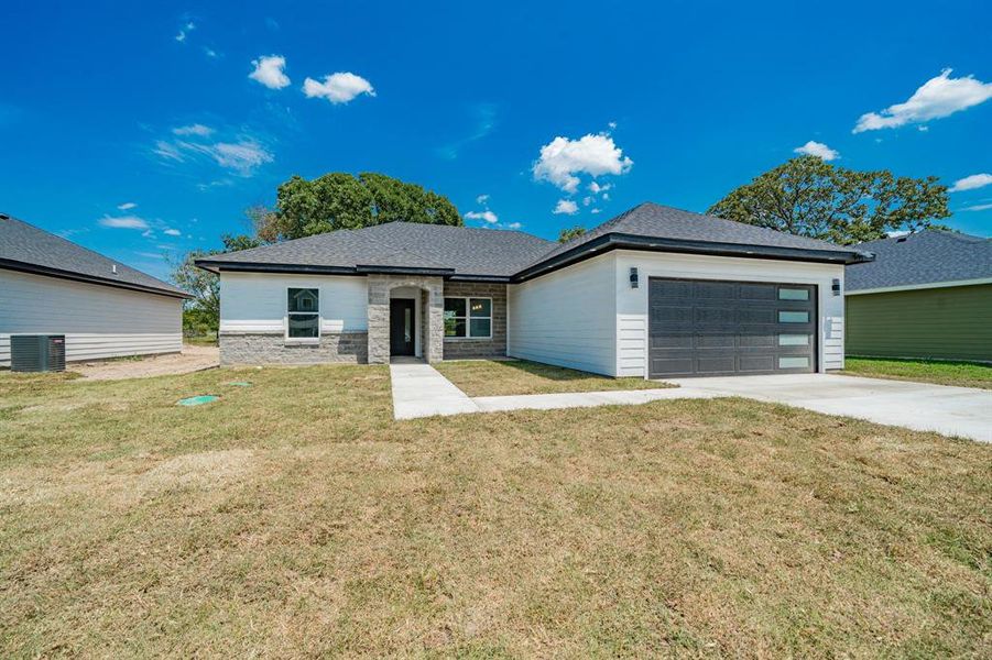 Front exterior of a new home in , Malakoff, TX, highlighting curb appeal (Image 22).