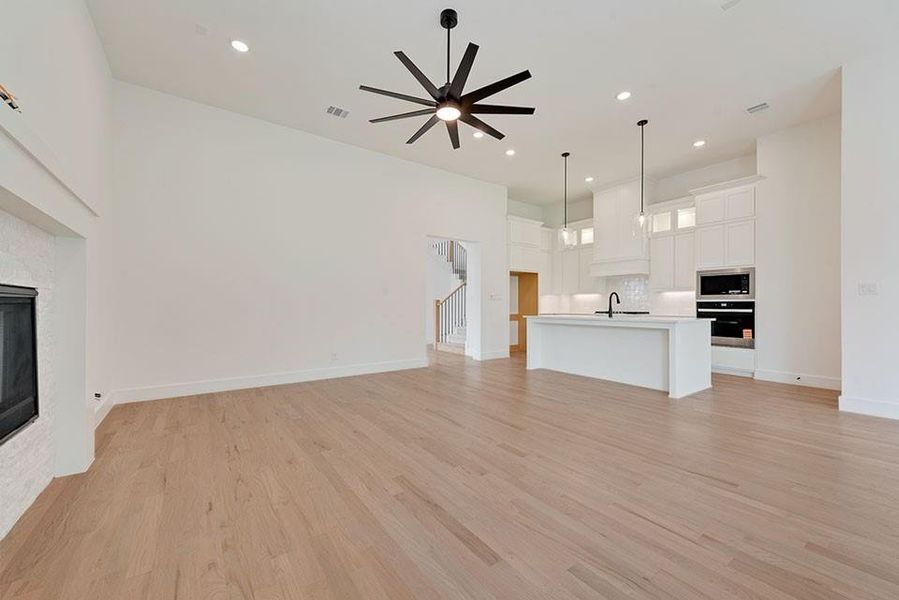 Spacious, unfurnished interior of a new home in Tavolo Park, Fort Worth (Image 18).