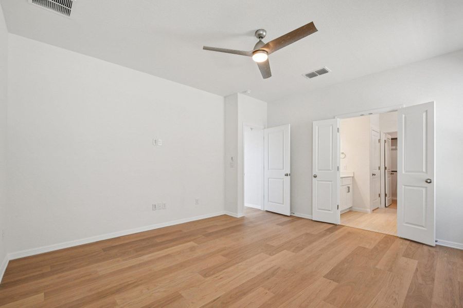 Spacious, unfurnished interior of a new home in Porter Country, Buda (Image 23).