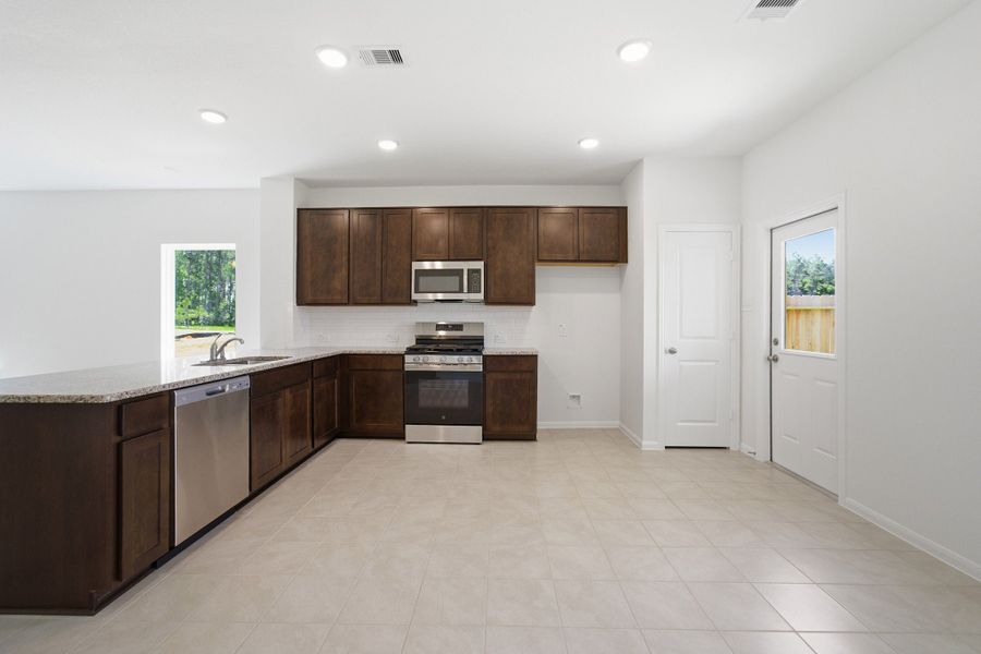 Furnished interior view inside a new home in Magnolia Springs, Montgomery (Image 7).