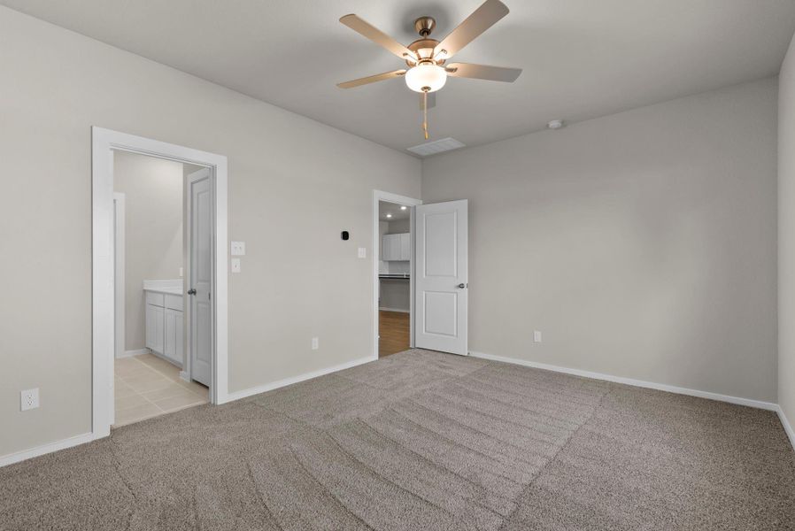 Spacious, unfurnished interior of a new home in Laurel Landing, Alvin (Image 28).