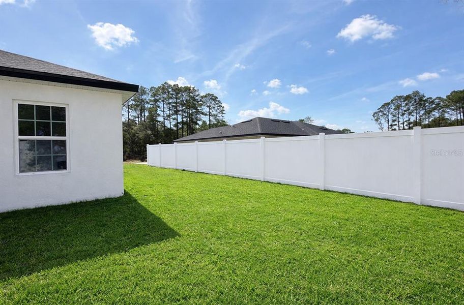 Exterior details and patio area of a home in , Citrus Springs (Image 3).
