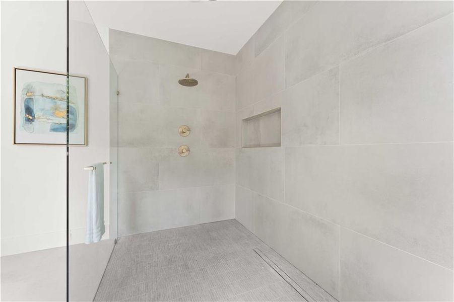 Spacious, unfurnished interior of a new home in , Atlanta (Image 20).