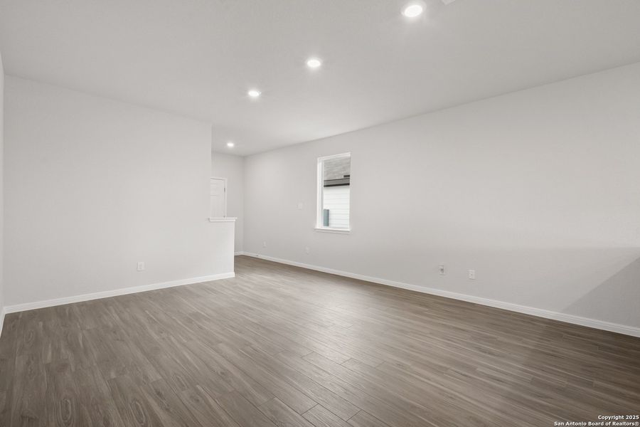 Spacious, unfurnished interior of a new home in Timber Creek, San Antonio (Image 14). Spacious, unfurnished interior of a new home in Timber Creek, San Antonio (Image 14).